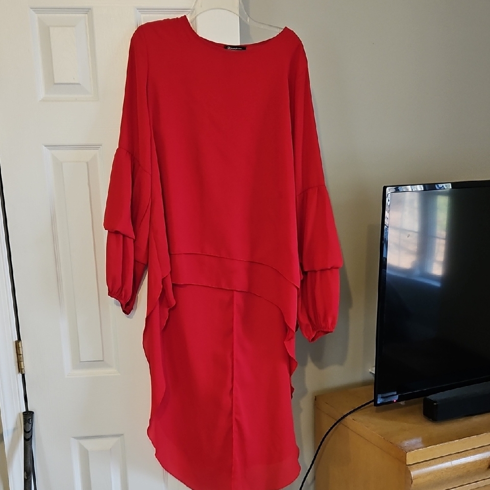 Elegant Red Women's Shirt With Train